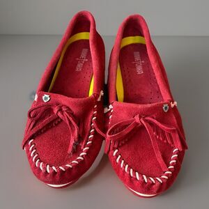 Minnetonka Kilty Women’s Moccasin Red Suede Leather Casual Loafer shoes Size 9